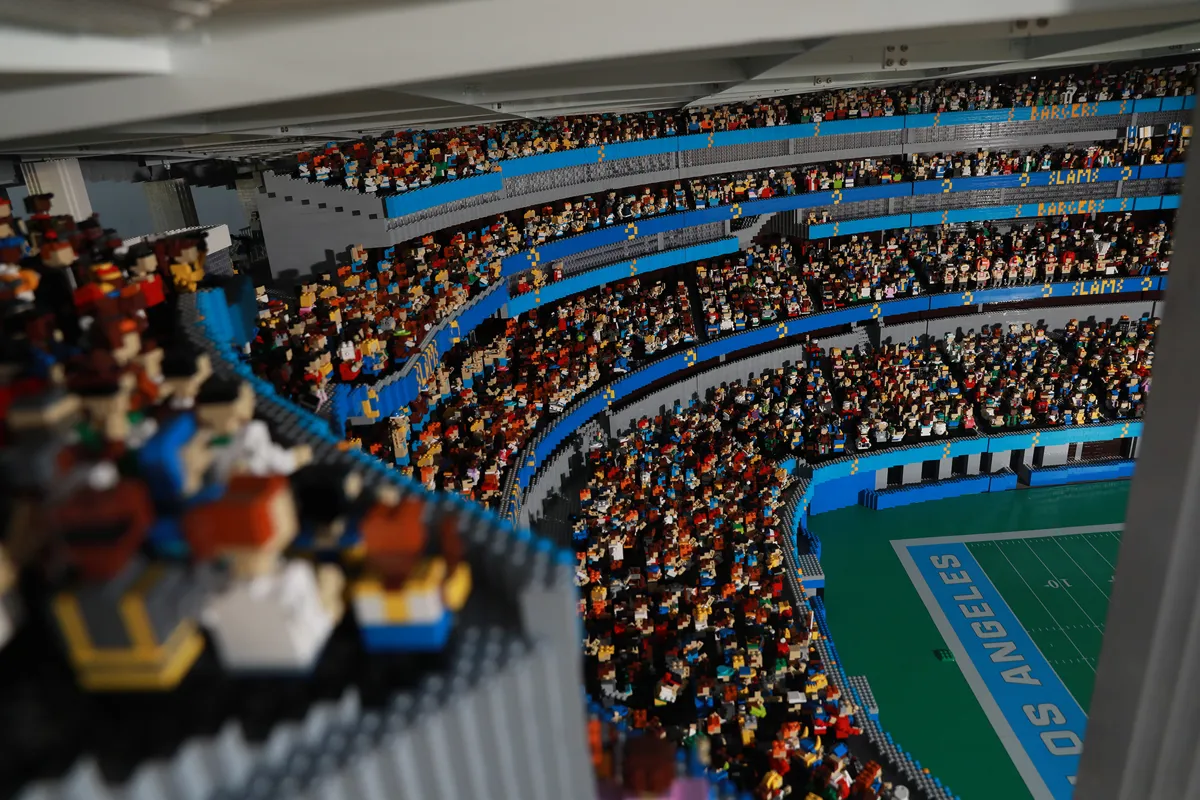 LEGO celebrează Cupa Mondială 2026: Cel mai mare stadion din piese revine într-o formă spectaculoasă