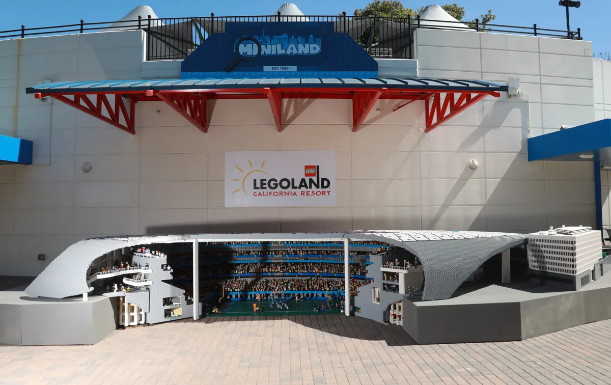 LEGO celebrează Cupa Mondială 2026: Cel mai mare stadion din piese revine într-o formă spectaculoasă