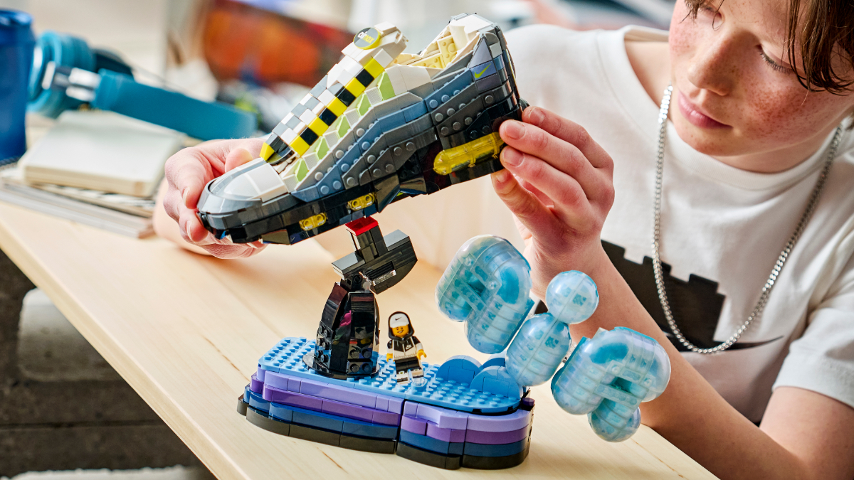 Incident neașteptat la Cupa Mondială: Setul LEGO 43025 Nike Air Max 95, furat din echipamentul oficial al naționalei Angliei