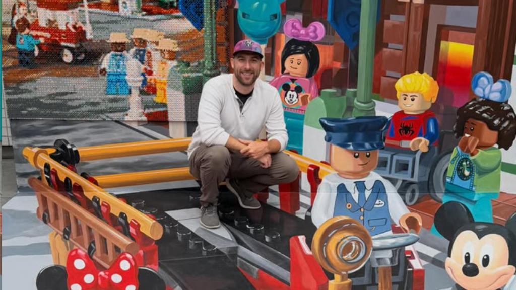 LEGO lansează o instalație artistică spectaculoasă la Disneyland pentru a celebra noul set Main Street, U.S.A.