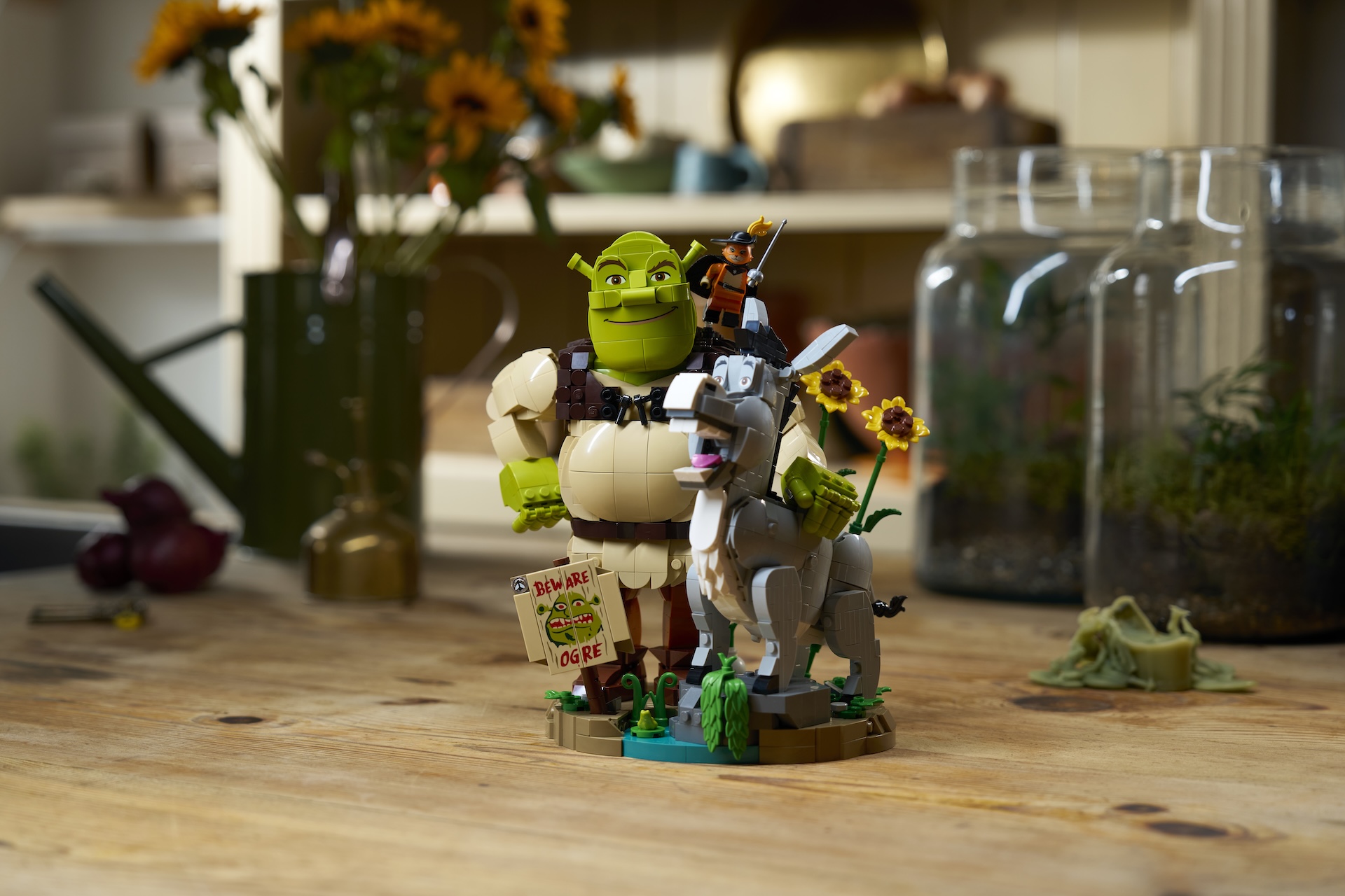 Misterul absenței lui Puss in Boots: Ce înseamnă trailerul Shrek 5 pentru viitorul minifigurinelor LEGO?