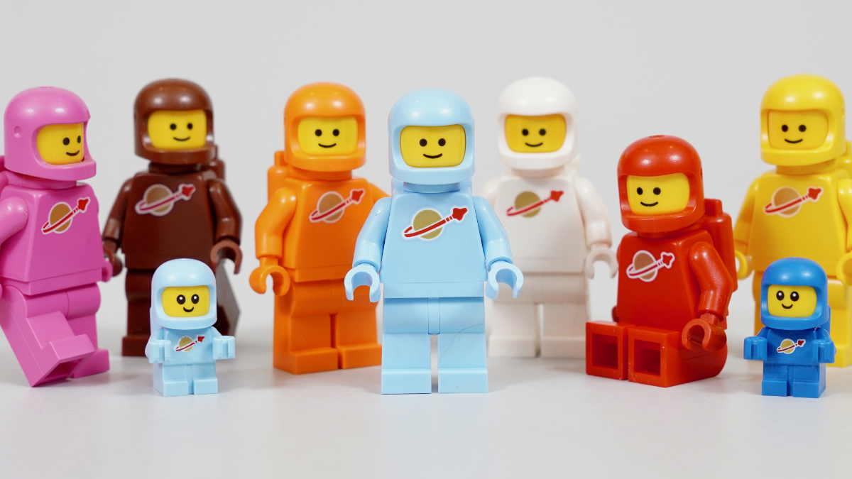 LEGO lansează 11374 Arcade Pinball Machine: O călătorie intergalactică în epoca de aur a jocurilor mecanice
