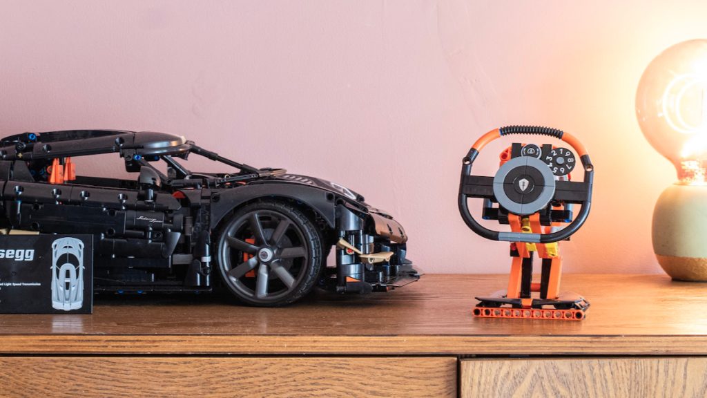 LEGO lansează spectaculosul Koenigsegg Sadair’s Spear și un cadou Technic revoluționar: Detalii despre noua experiență 1:8