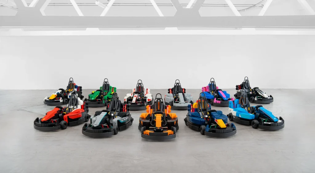 Premieră Mondială la Silverstone: Toți cei 22 de Piloți de Formula 1 se vor Întrece în Mașinuțe LEGO Complet Funcționale