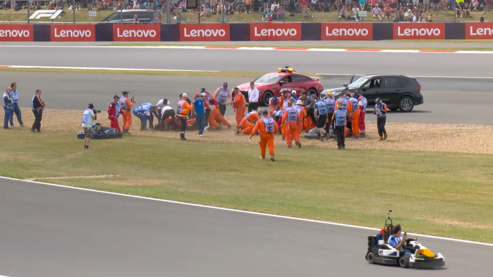 Haos spectaculos la Silverstone: Toți cei 22 de piloți de Formula 1 s-au întrecut în minicar-uri LEGO în cadrul Drivers' Parade