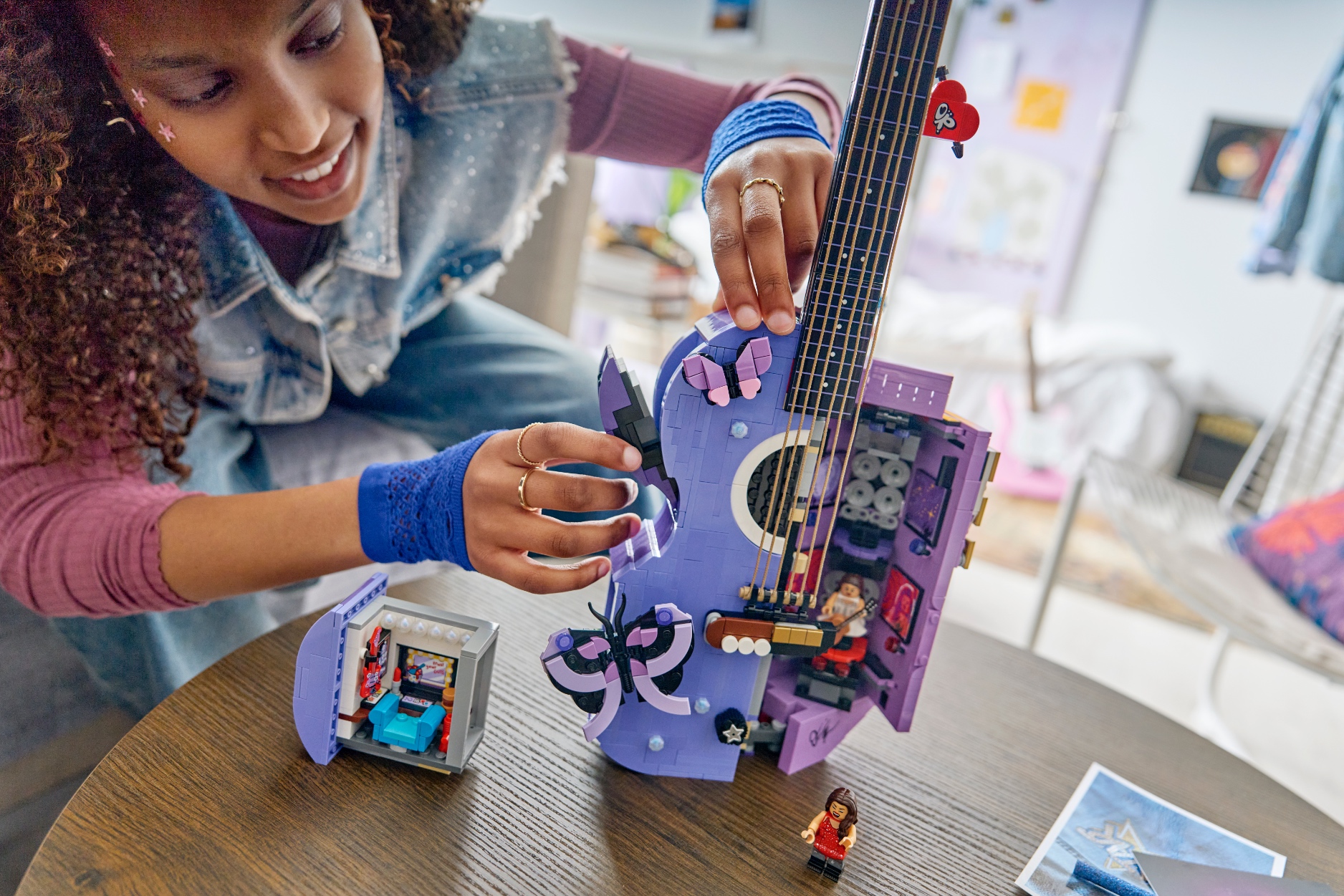 LEGO anunță tema LEGO Editions și colaborarea spectaculoasă cu starul pop Olivia Rodrigo