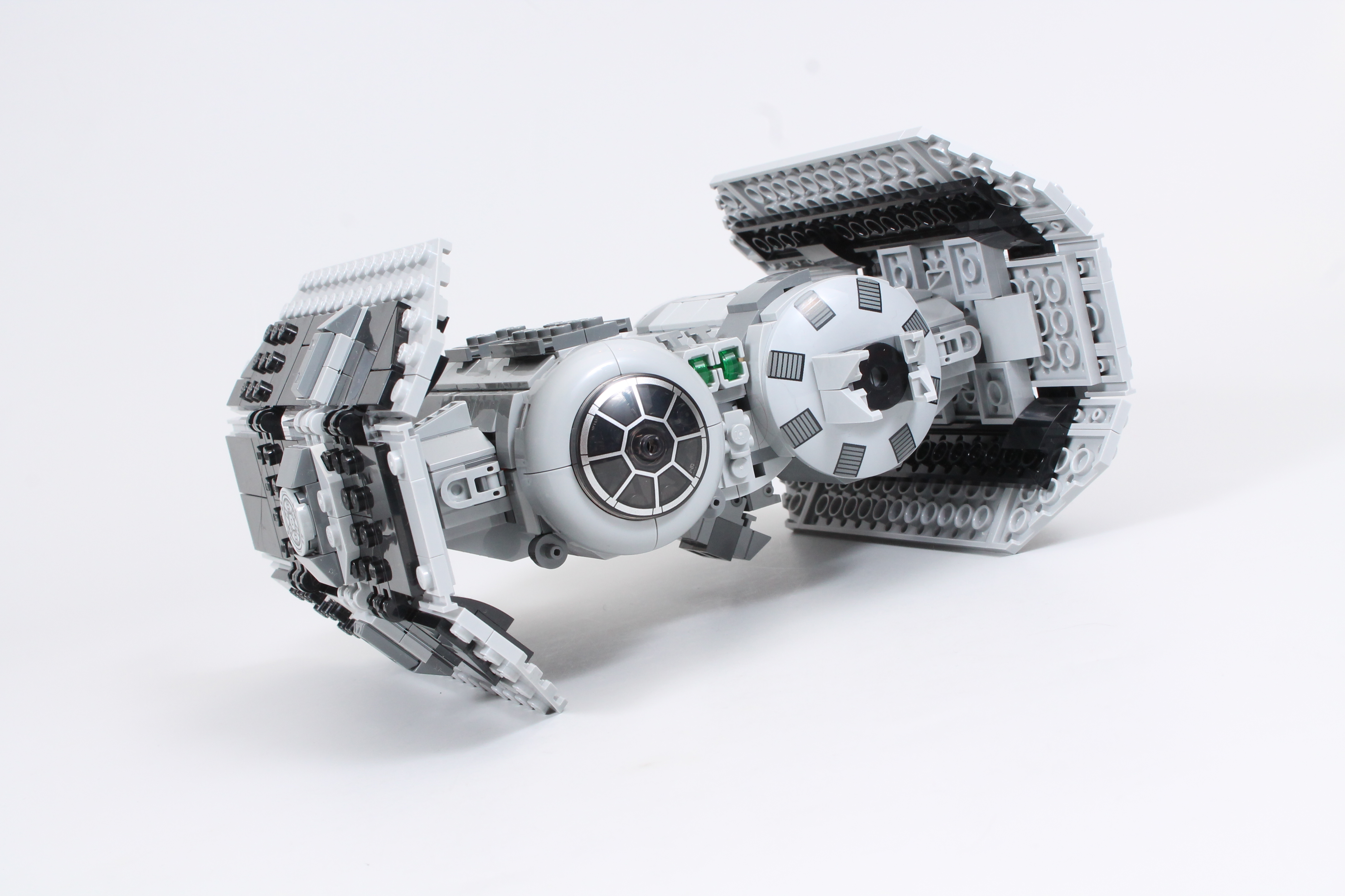 LEGO anunță retragerea setului 75347 TIE Bomber: Sfârșitul unei ere după o așteptare de două decenii