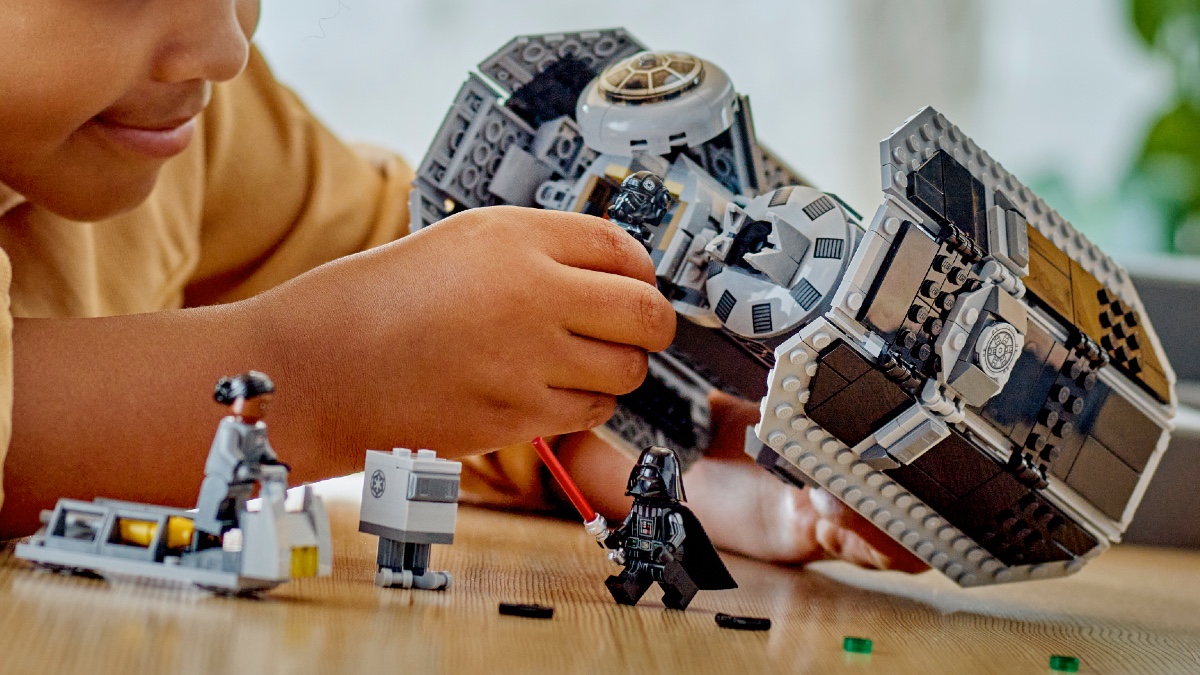 LEGO anunță retragerea setului 75347 TIE Bomber: Sfârșitul unei ere după o așteptare de două decenii