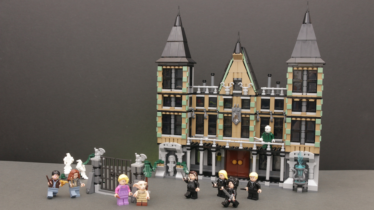 LEGO lansează Midnight Valley: O nouă colecție tematică de Halloween începe cu 11383 Mayor Manor
