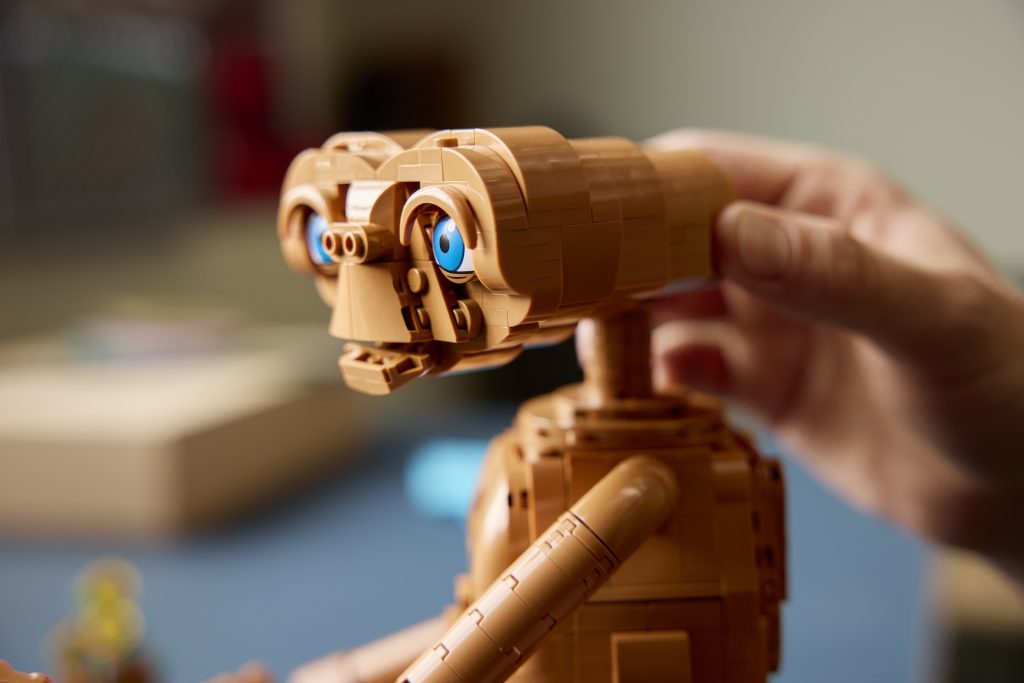 LEGO anunță 21370 E.T. the Extra-Terrestrial: O piesă esențială pentru fanii SF și colecționarii Star Wars