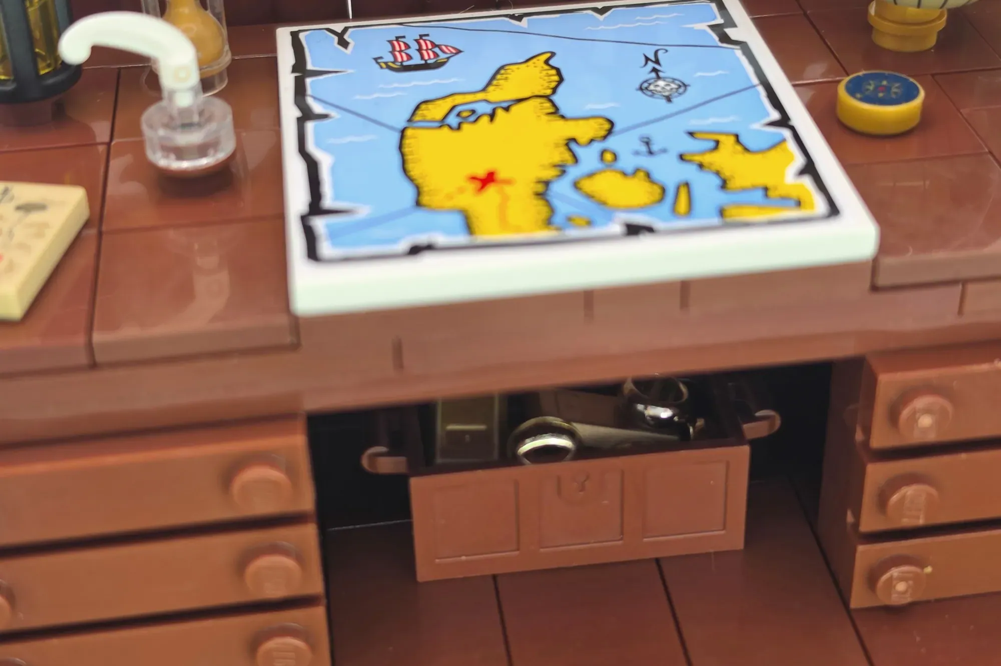 LEGO anunță votul fanilor pentru viitorul set cadou: Descoperă cele 10 proiecte finaliste din concursul 'Hidden Secrets'