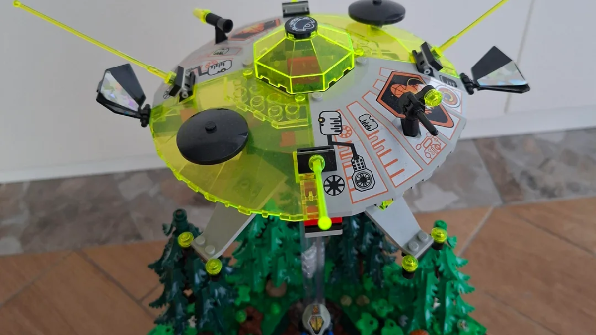 O incursiune nostalgică: Cum setul LEGO Ideas 21369 The X-Files primește un „remix” Zotaxian spectaculos
