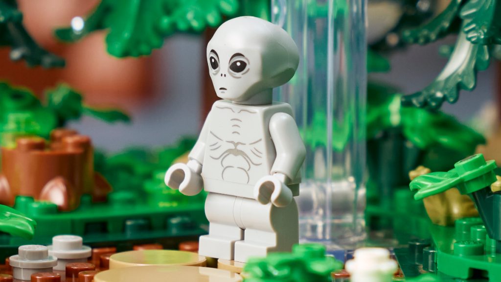 Detalii inedite despre creația minifigurinei extraterestru din setul LEGO Ideas 21369 The X-Files