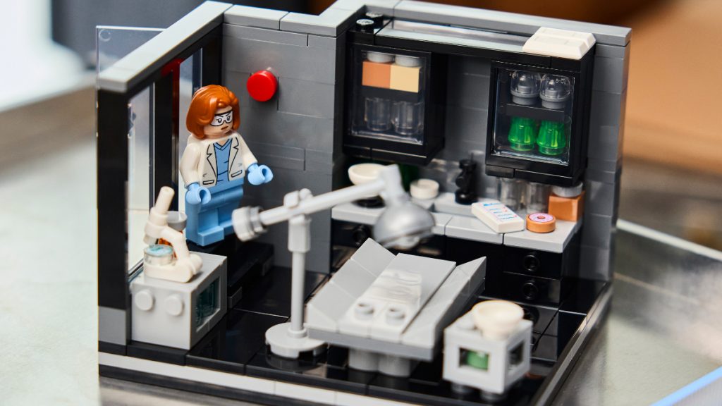 Promoție LEGO The X-Files: Stocuri epuizate record în Europa pentru setul Scully’s Lab