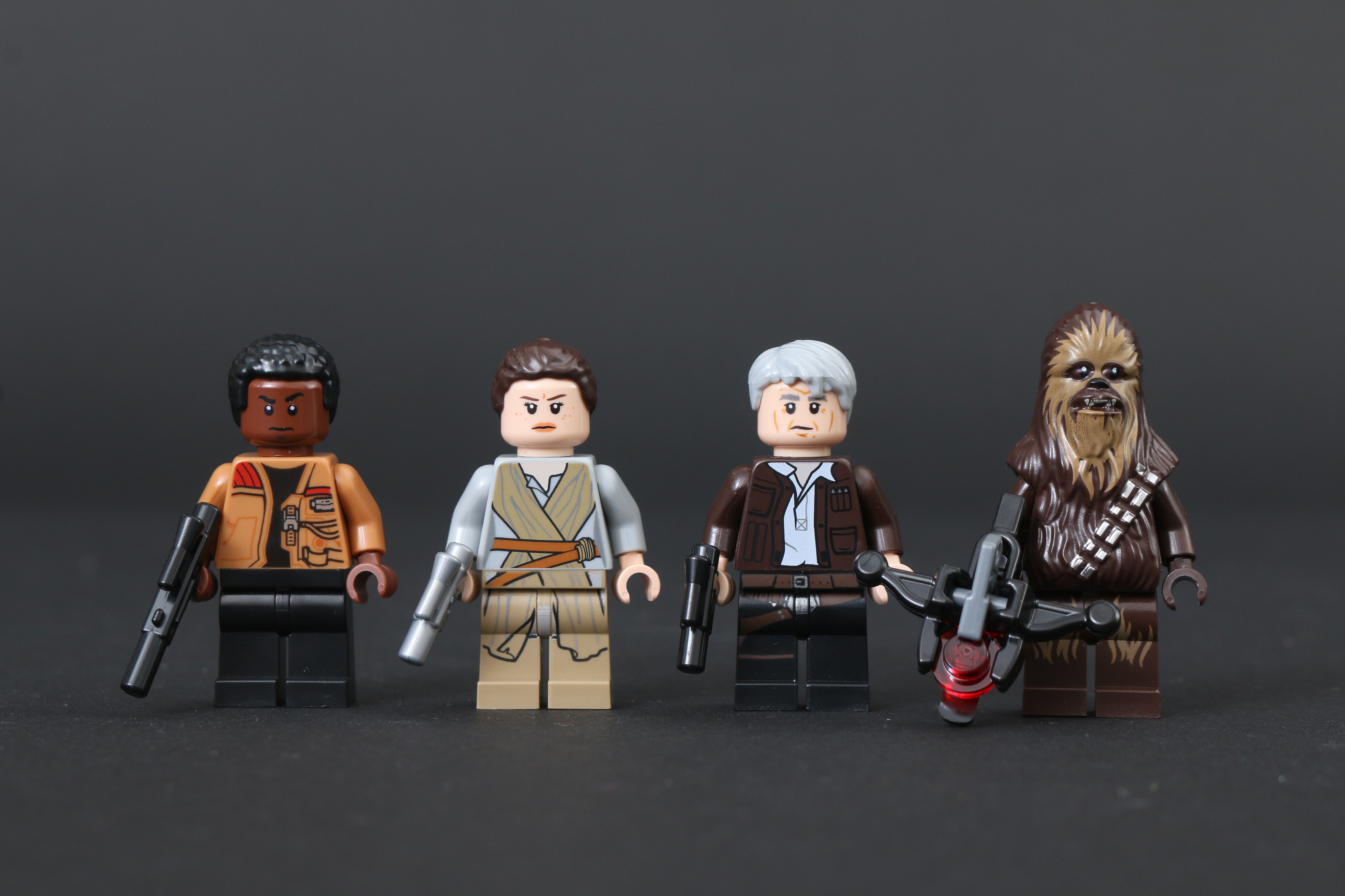 Viitorul navei Millennium Falcon în universul LEGO: Între retragerea modelului 75192 și zvonurile unei lansări colosale în 2027