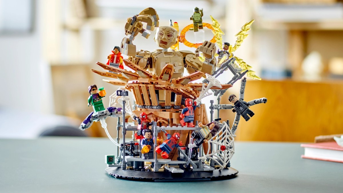Andrew Garfield și surpriza de 15.000 de dolari: Reacția actorului în fața celei mai rare minifigurine LEGO Spider-Man