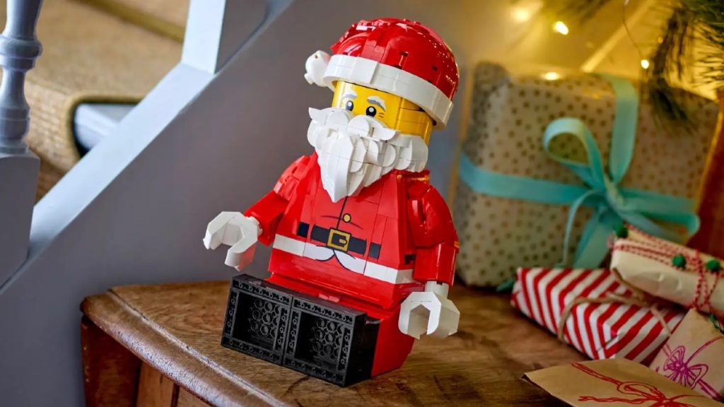 Detalii noi despre seturile LEGO de Crăciun 2026: O siluetă gigant pentru Doamna Crăciun și noi accesorii festive