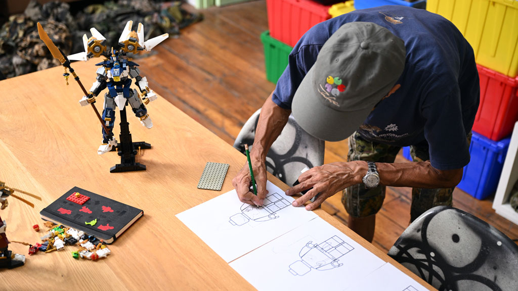 LEGO anunță o colaborare istorică cu artistul FUTURA pentru a 15-a aniversare LEGO Ninjago