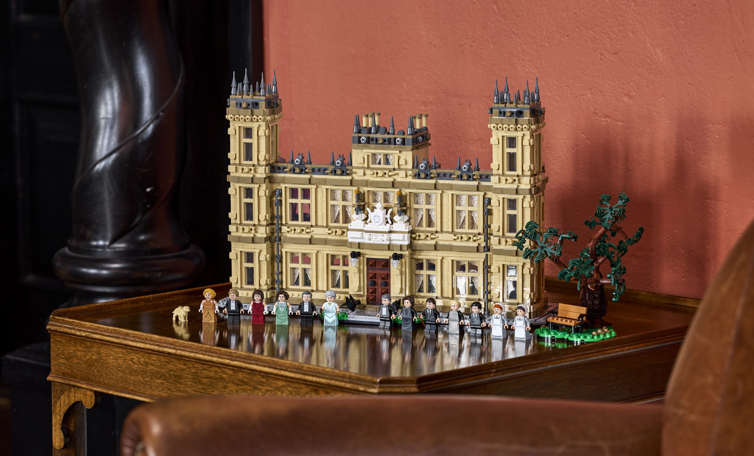 LEGO lansează spectaculosul set 21373 Downton Abbey: Arhitectură victoriană și eleganță britanică la 4.711 piese
