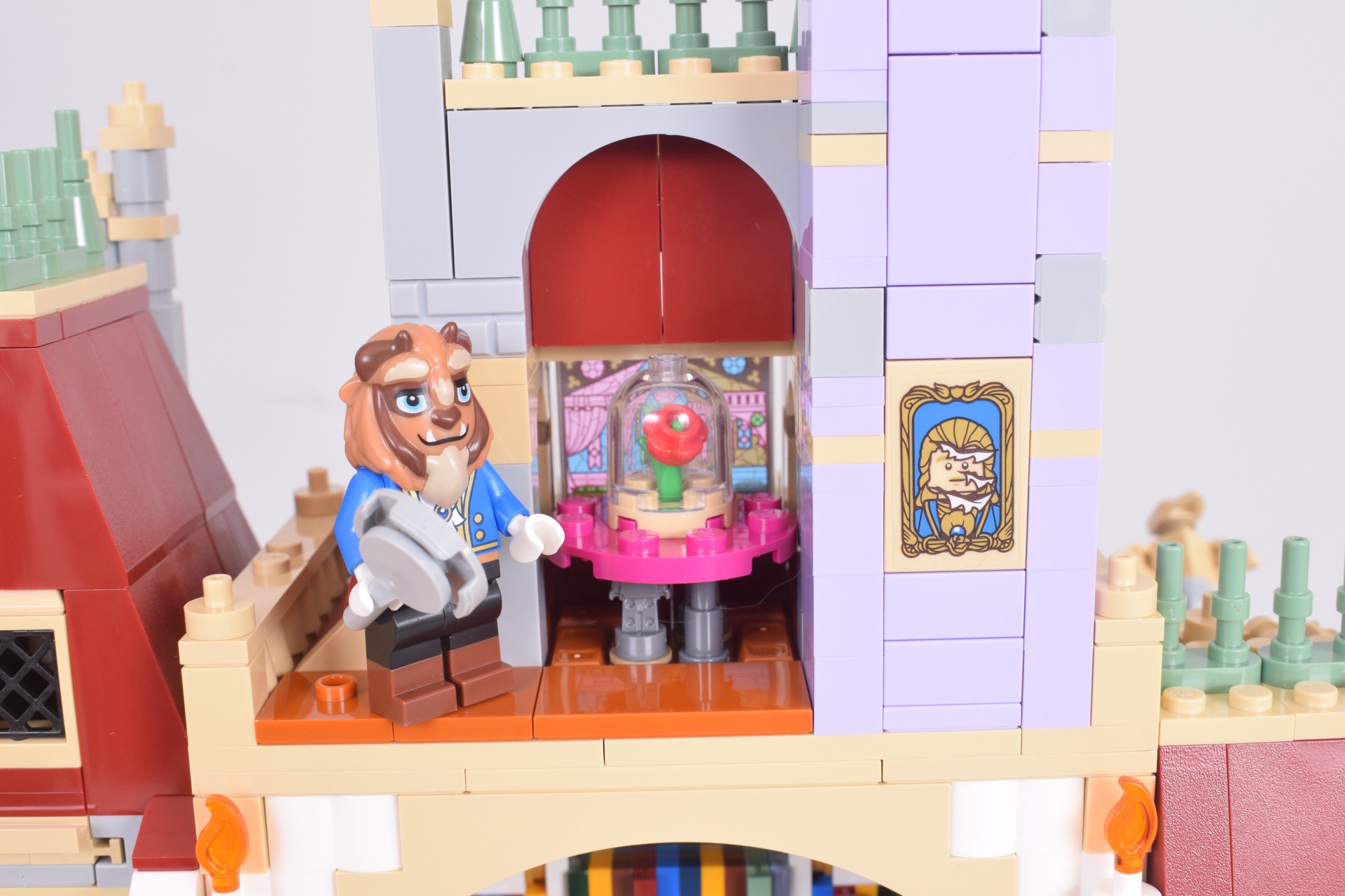 LEGO lansează 11379 Bookstore: Book Nook, un omagiu spectaculos adus marilor povești ale lumii