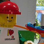 LEGO lansează noul set exclusiv 50090 LEGOLAND Park Adventure: O aventură spectaculoasă pentru colecționari