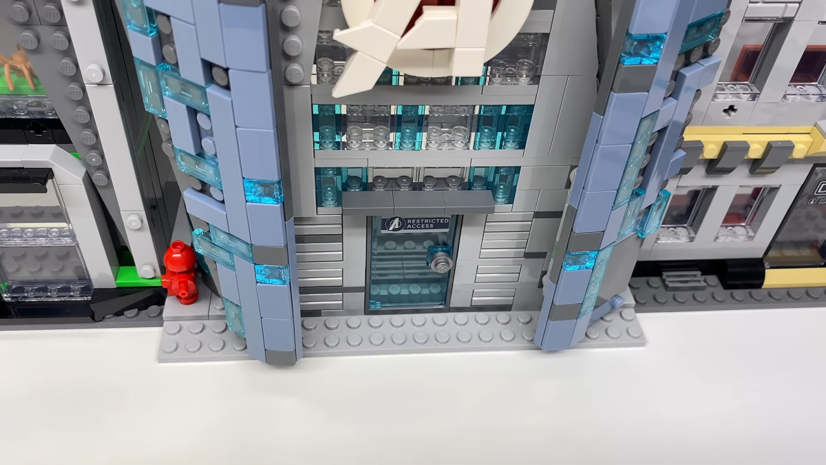 Detalii noi despre LEGO 76352 Avengers Doomsday: New Avengers Tower – Provocări de design și soluții pentru colecționari